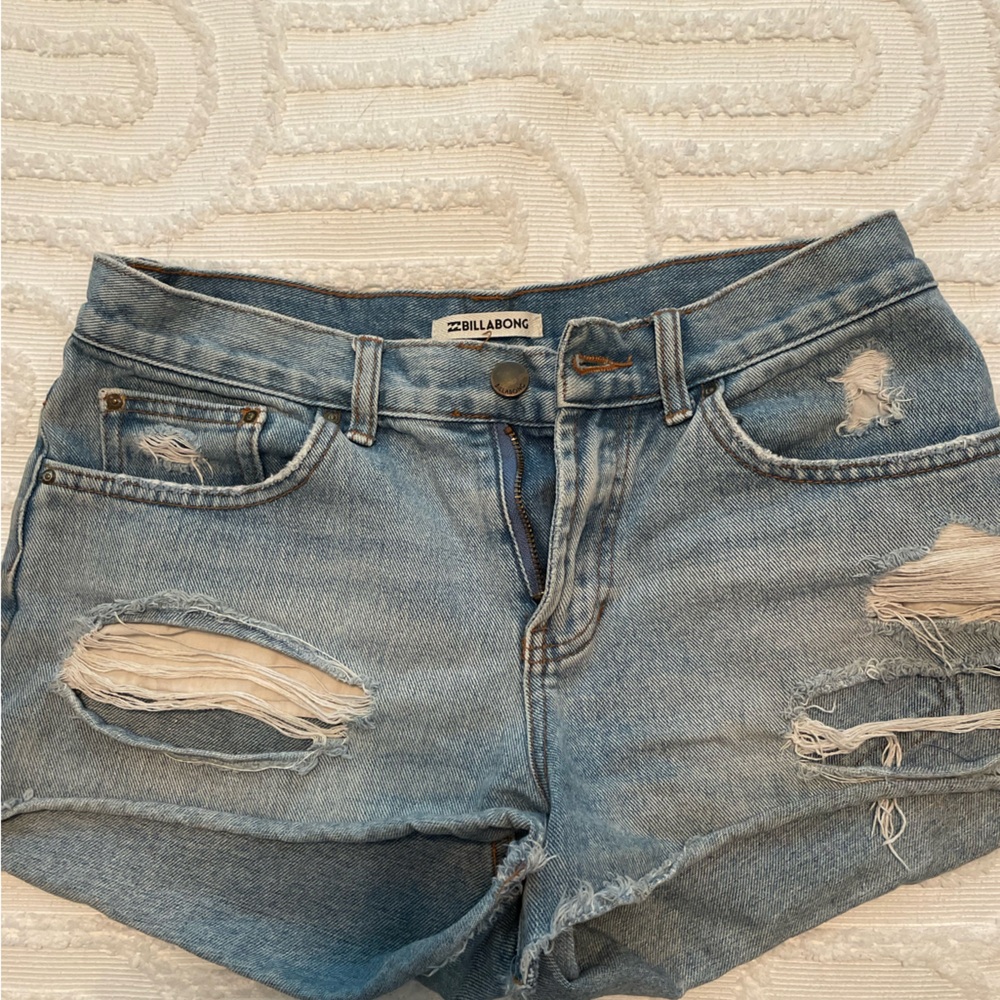 Billabong jean shorts size 26